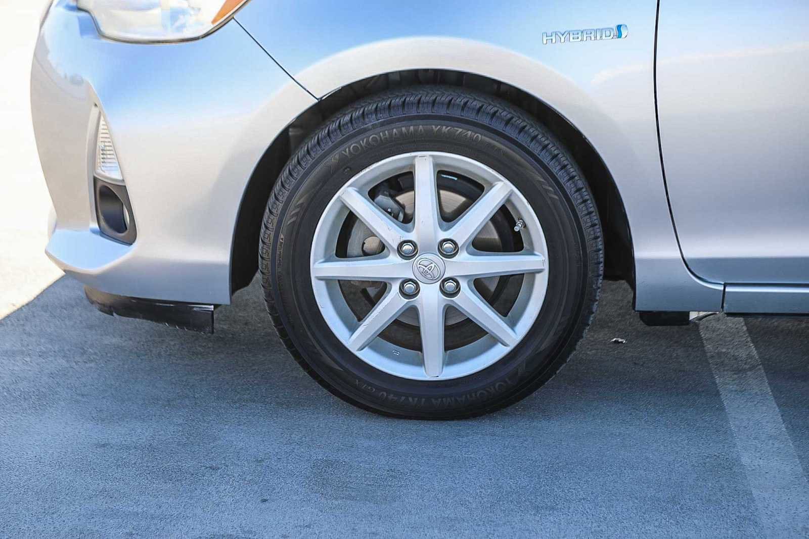 Thumbnail: 2012 Toyota Prius c - 10