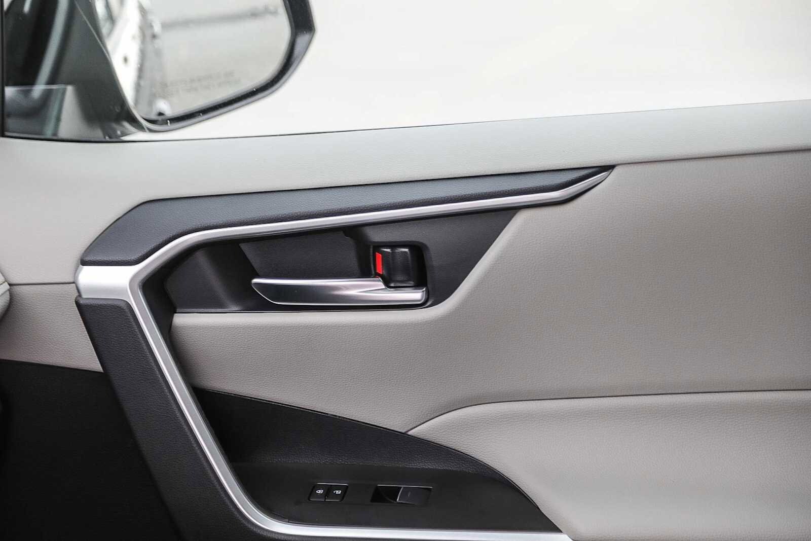 Thumbnail: 2025 Toyota RAV4 - 23