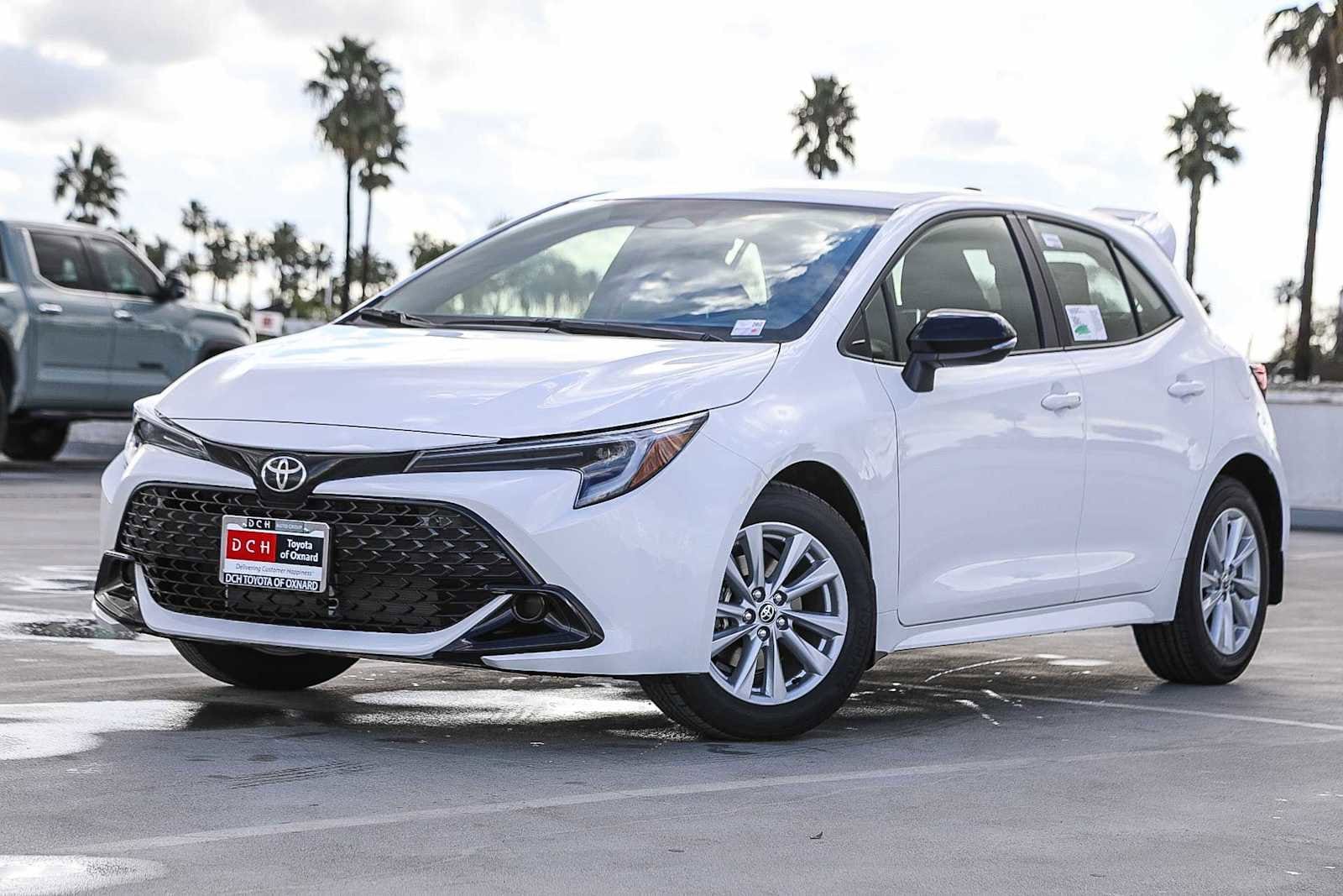 2026 Toyota Corolla Hatchback SE's photo