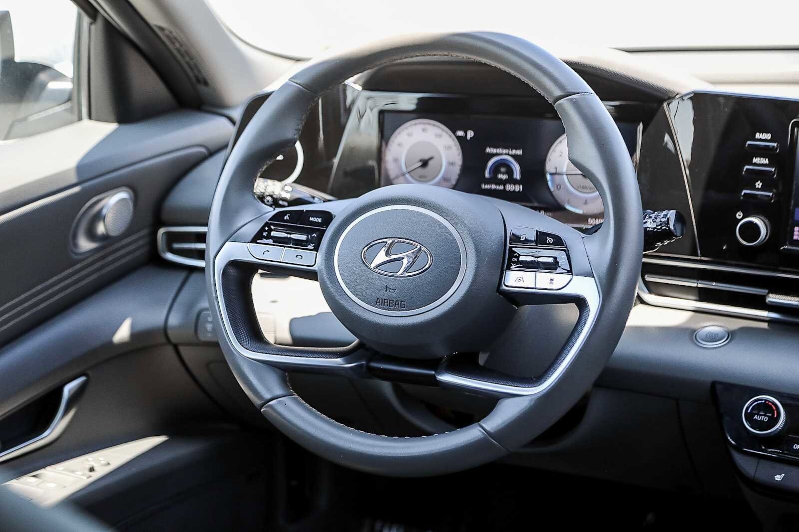 Thumbnail: 2022 Hyundai Elantra - 14