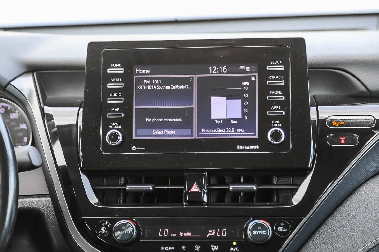 Thumbnail: 2022 Toyota Camry - 14