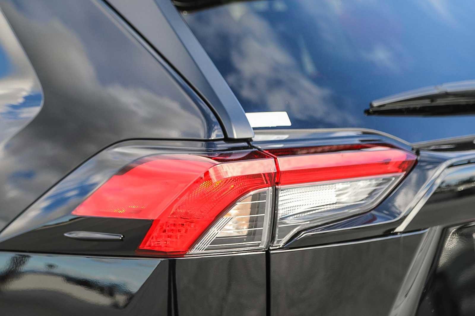 Thumbnail: 2025 Toyota RAV4 - 9