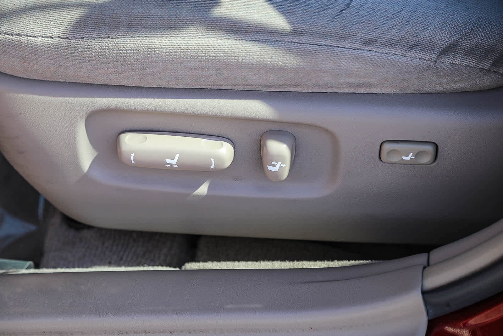 Thumbnail: 2004 Toyota Camry - 19