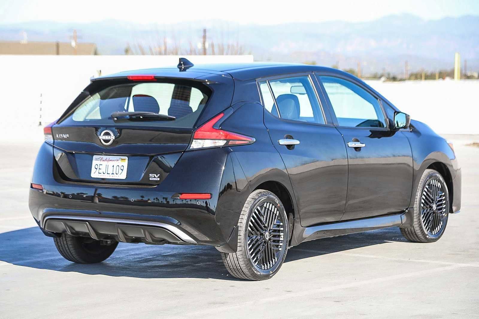 Thumbnail: 2023 Nissan Leaf - 5