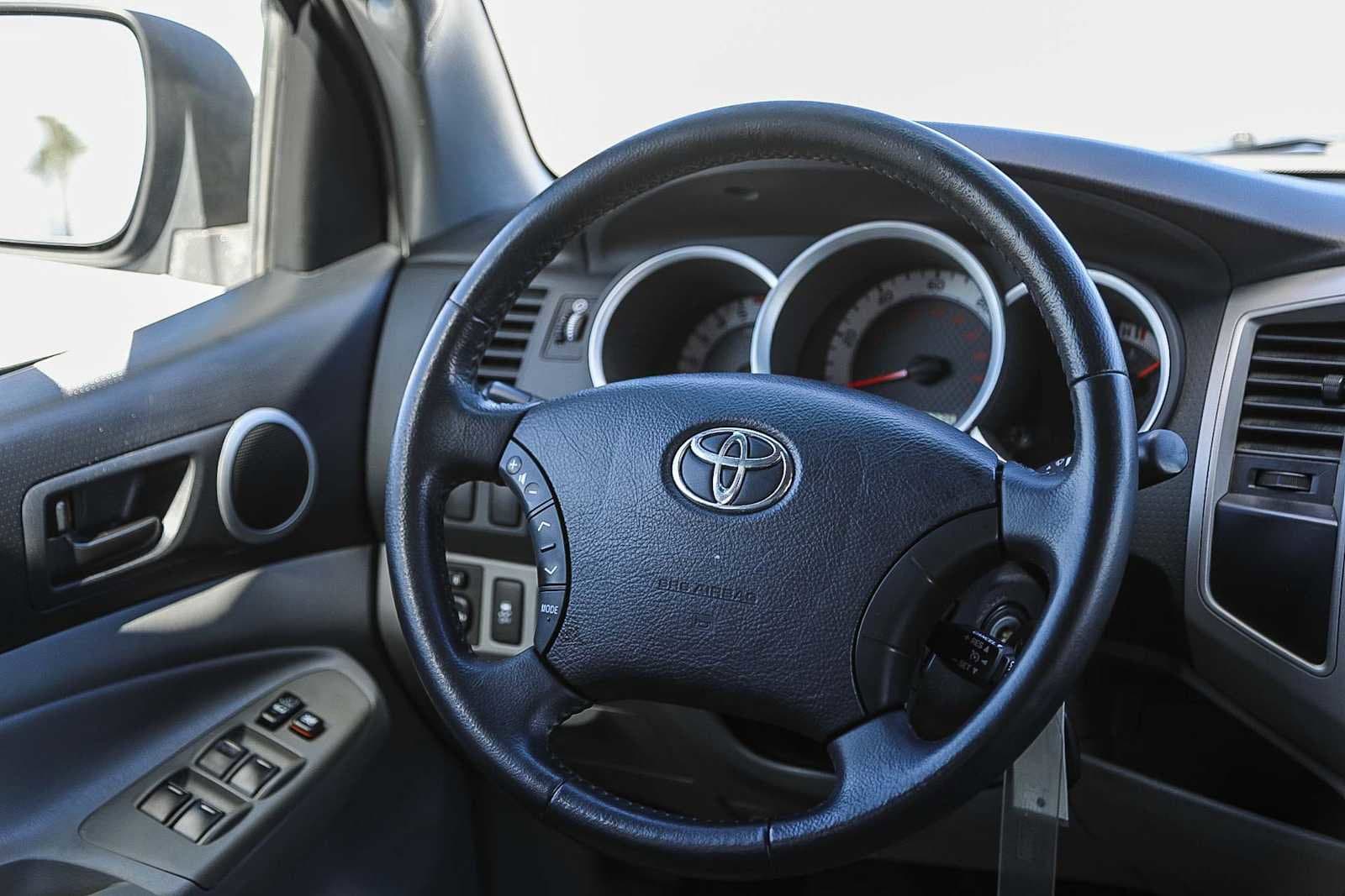 Thumbnail: 2011 Toyota Tacoma - 15