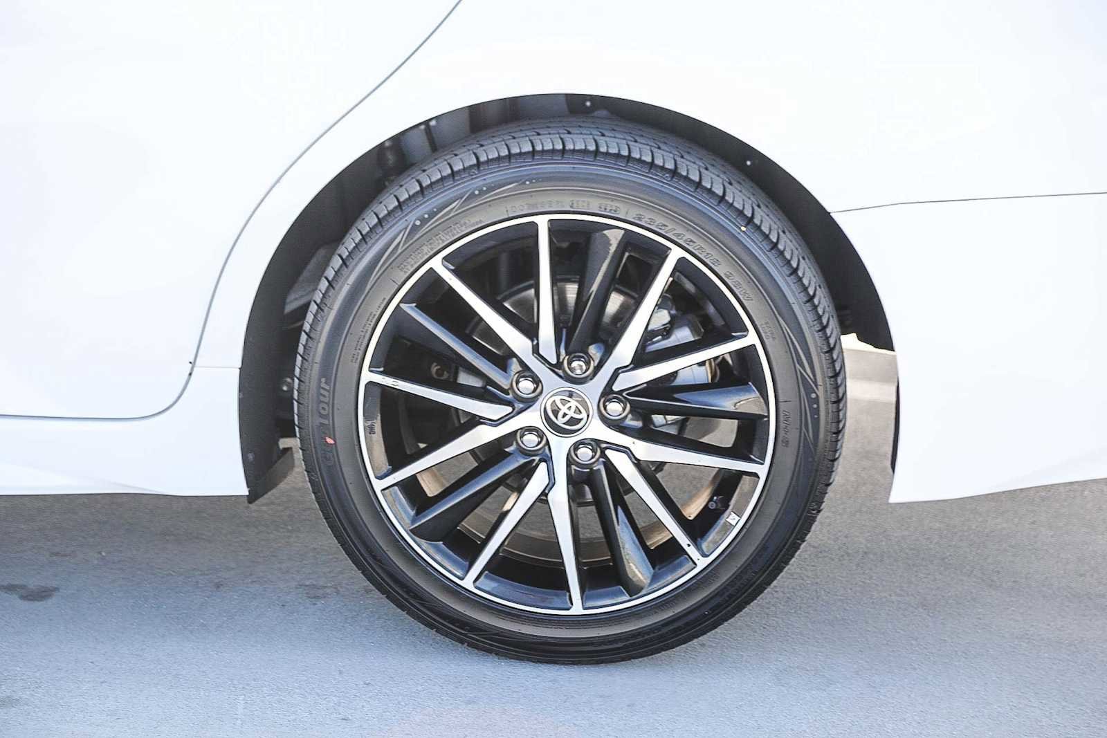 Thumbnail: 2023 Toyota Camry - 12