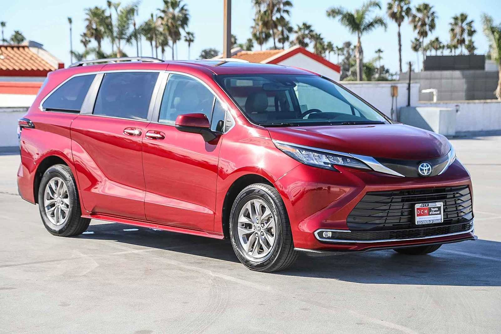 Thumbnail: 2023 Toyota Sienna - 4