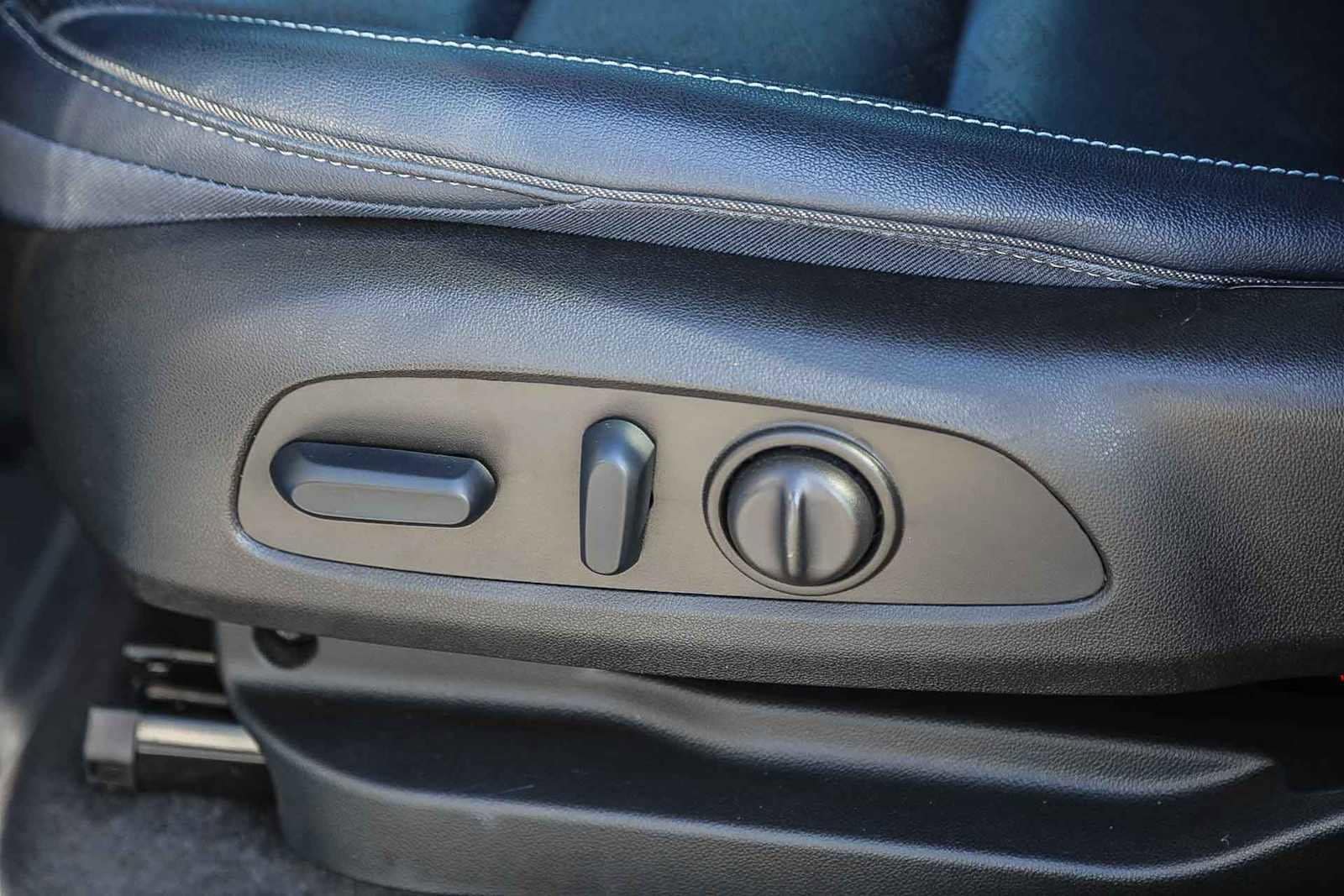 Thumbnail: 2023 Chevrolet Bolt EUV - 18