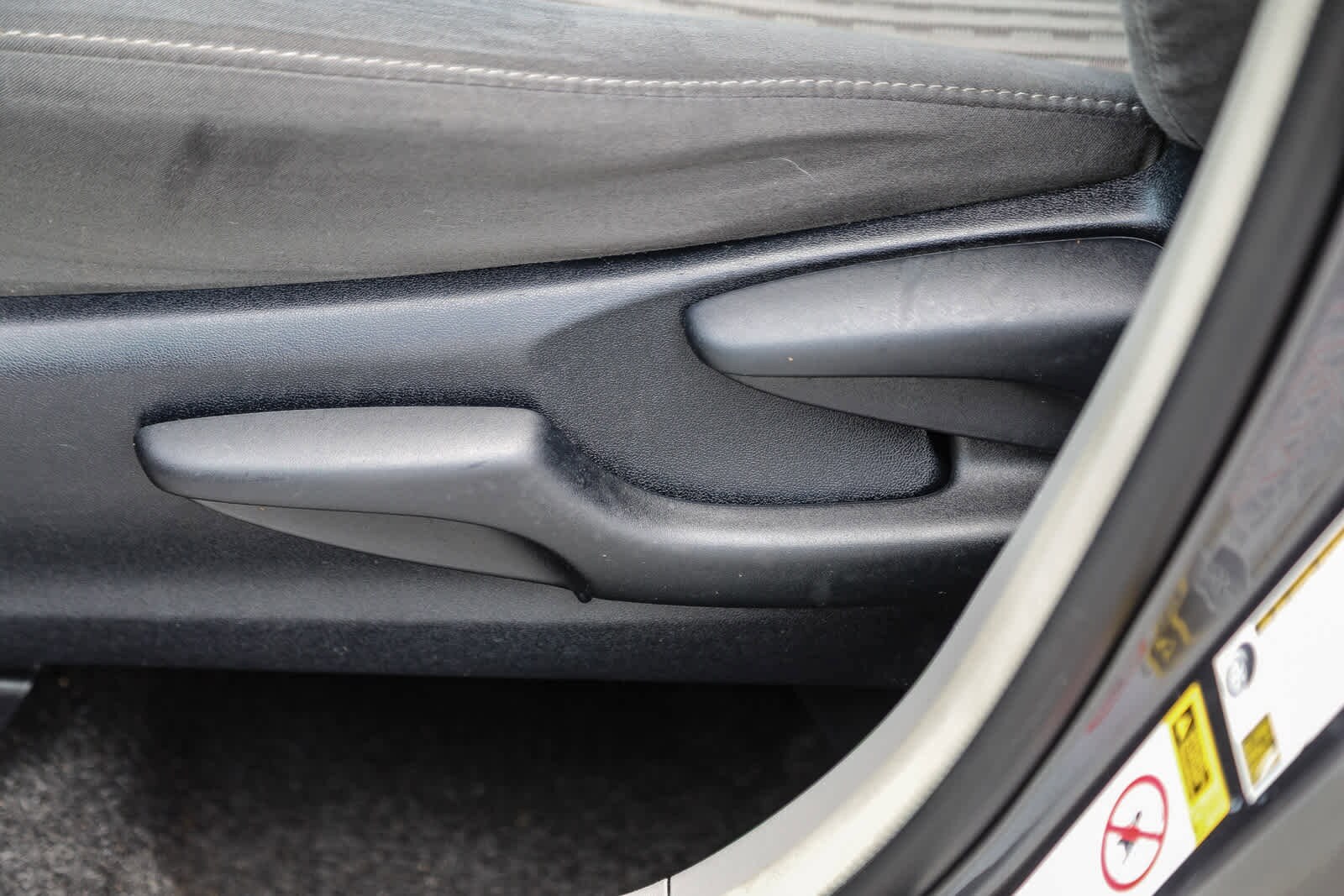 Thumbnail: 2015 Toyota Prius v - 18