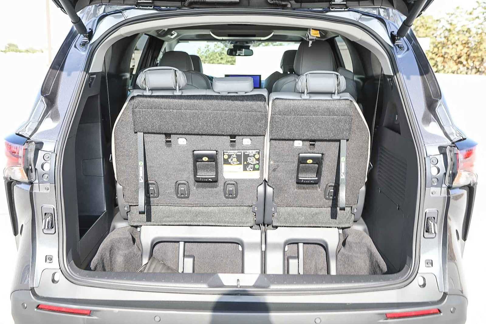 Thumbnail: 2025 Toyota Sienna - 25