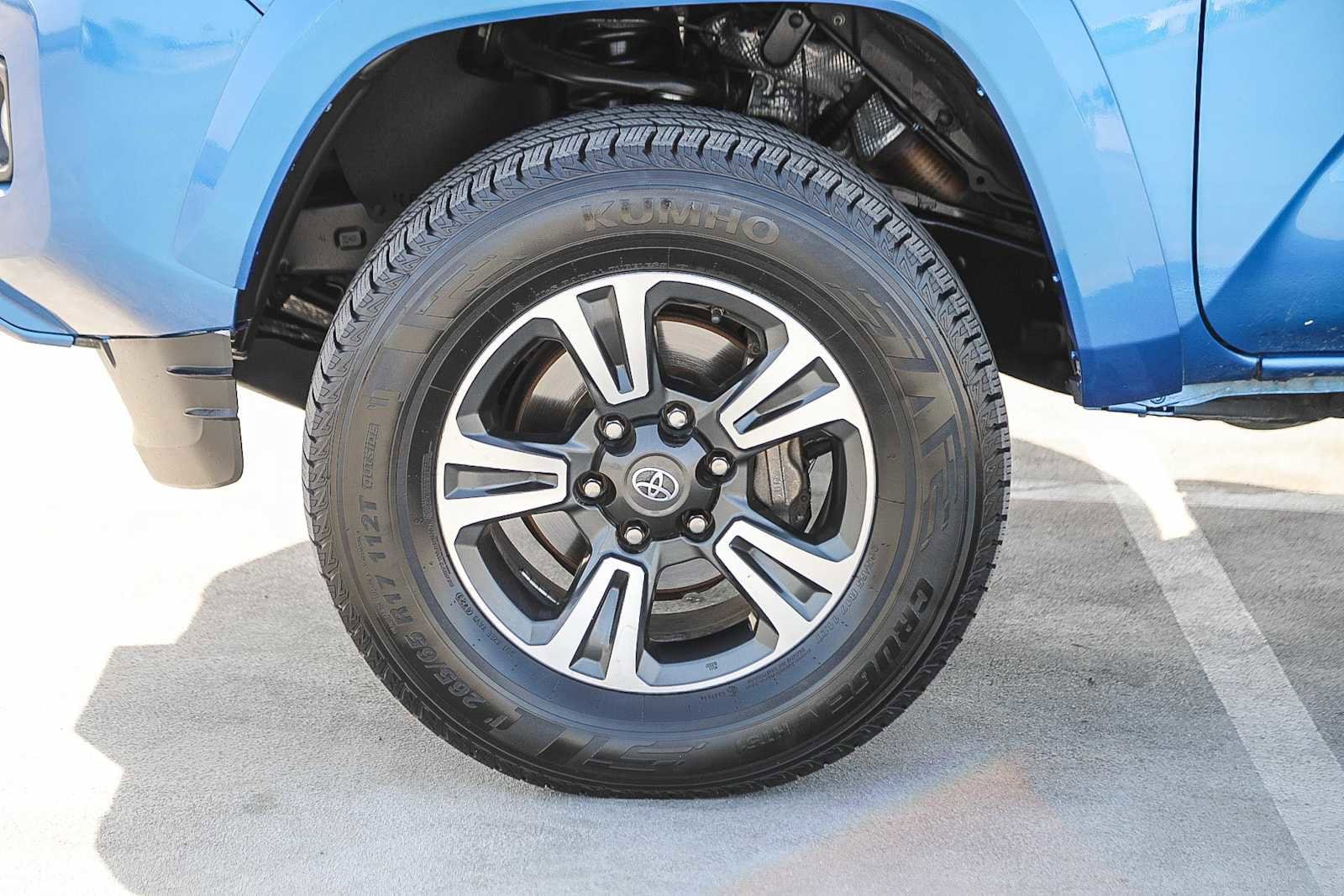 Thumbnail: 2016 Toyota Tacoma - 9