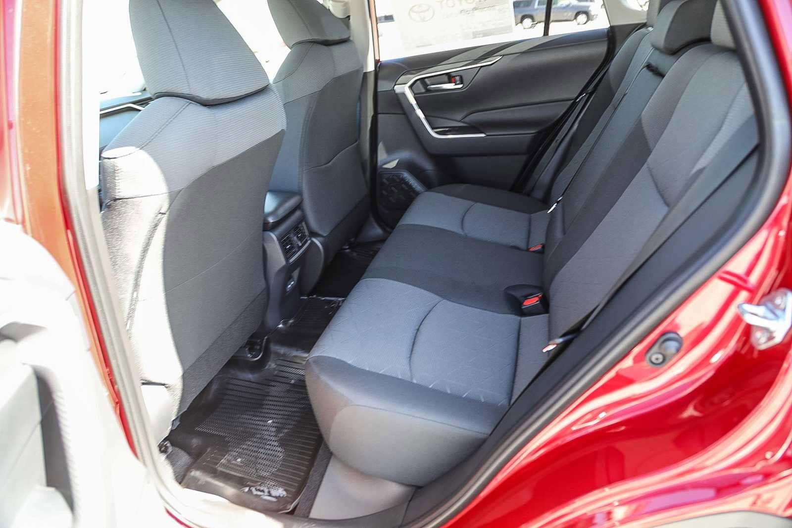 Thumbnail: 2025 Toyota RAV4 - 17