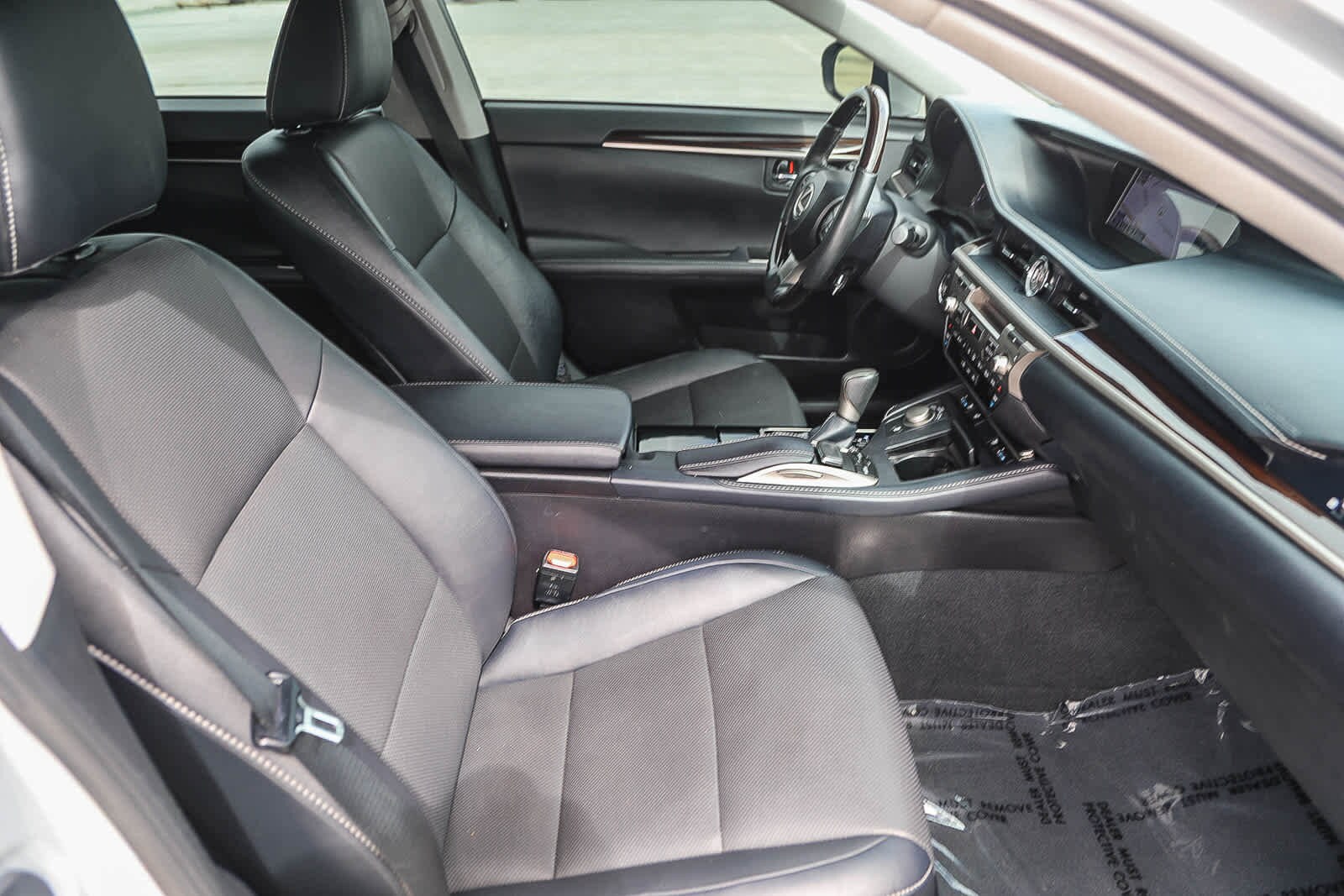Thumbnail: 2016 Lexus ES - 16