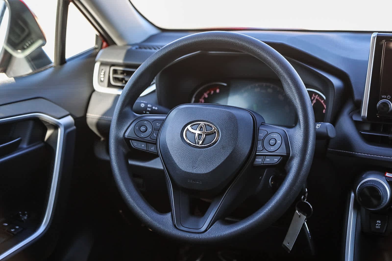 Thumbnail: 2025 Toyota RAV4 - 15