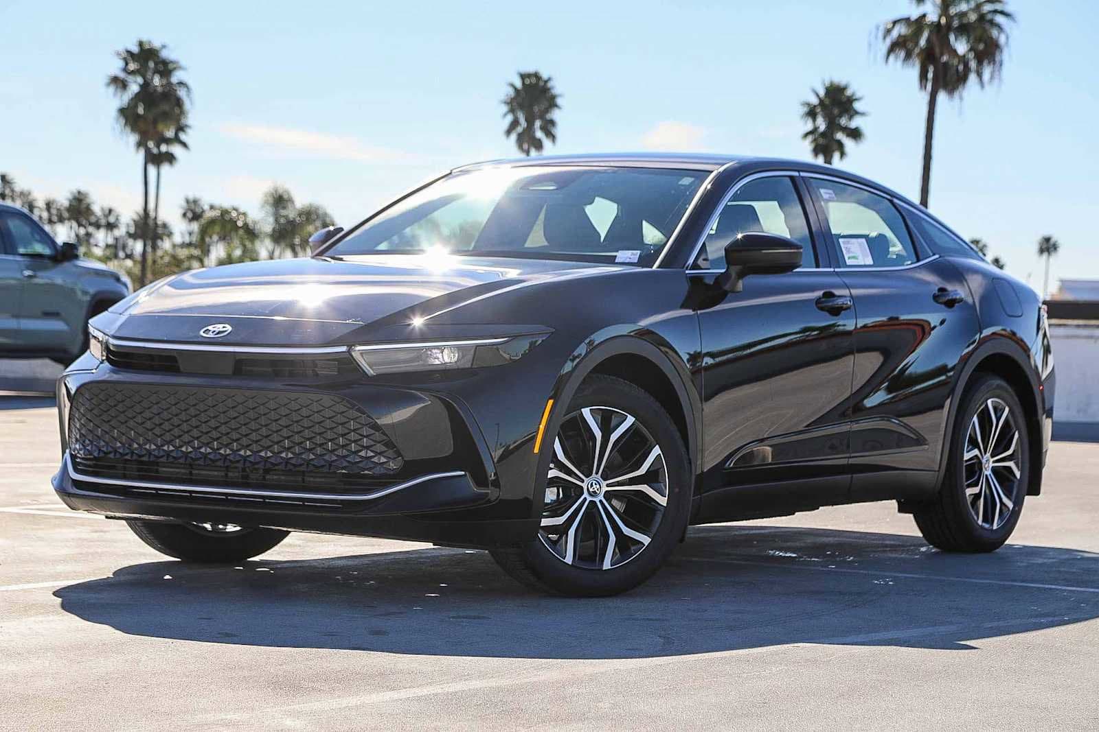 2026 Toyota Crown XLE's photo