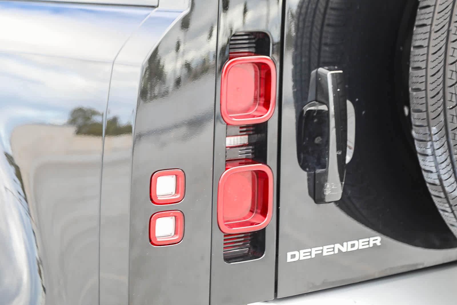 Thumbnail: 2024 Land Rover Defender - 9