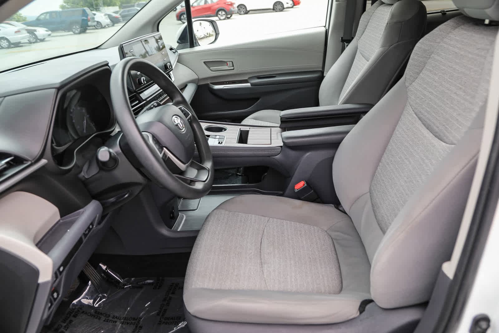 2021 Toyota Sienna LE 16