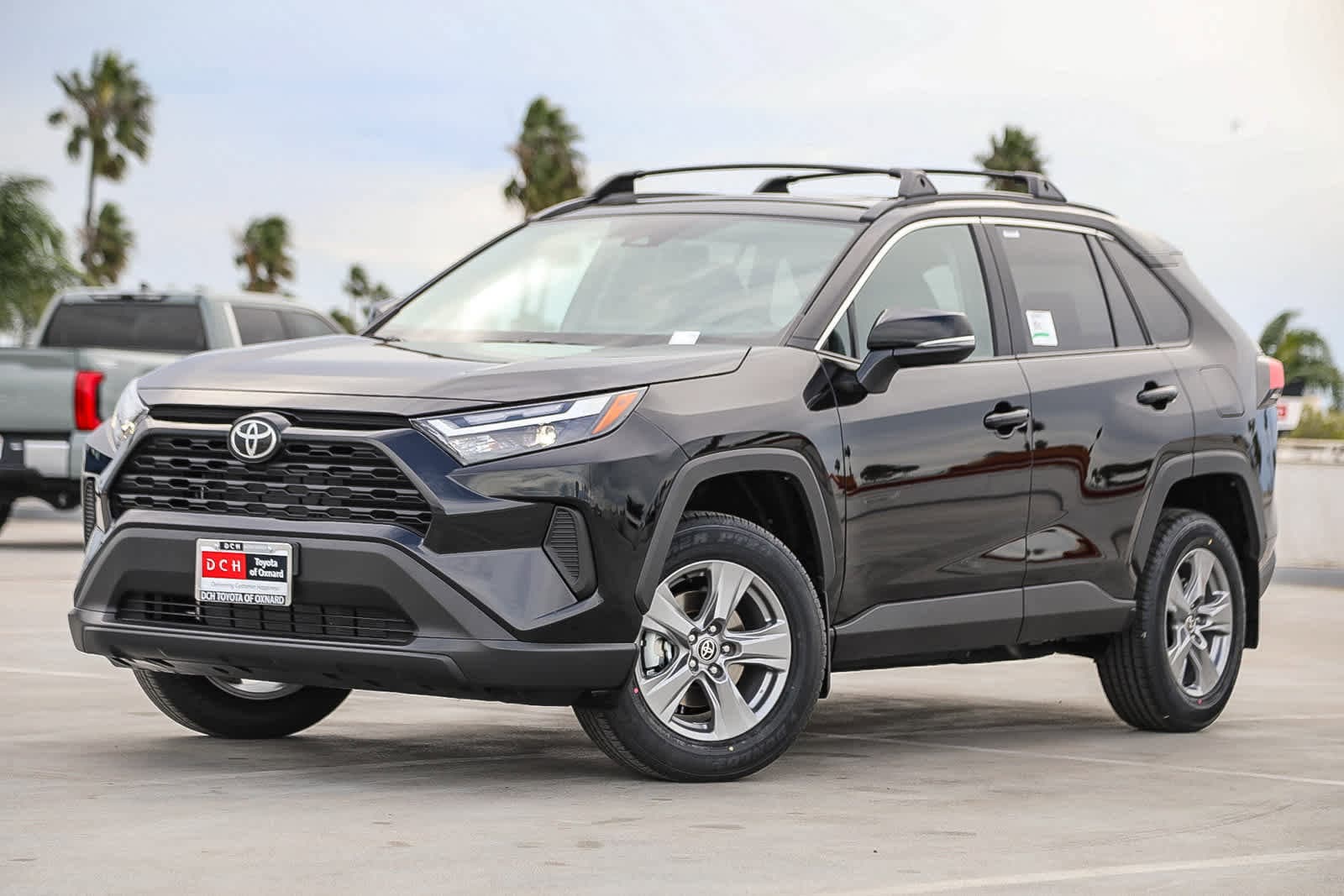 2025 Toyota RAV4 XLE's photo