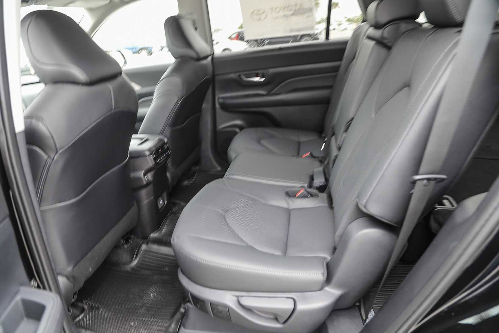 2025 Toyota Grand Highlander Limited 19