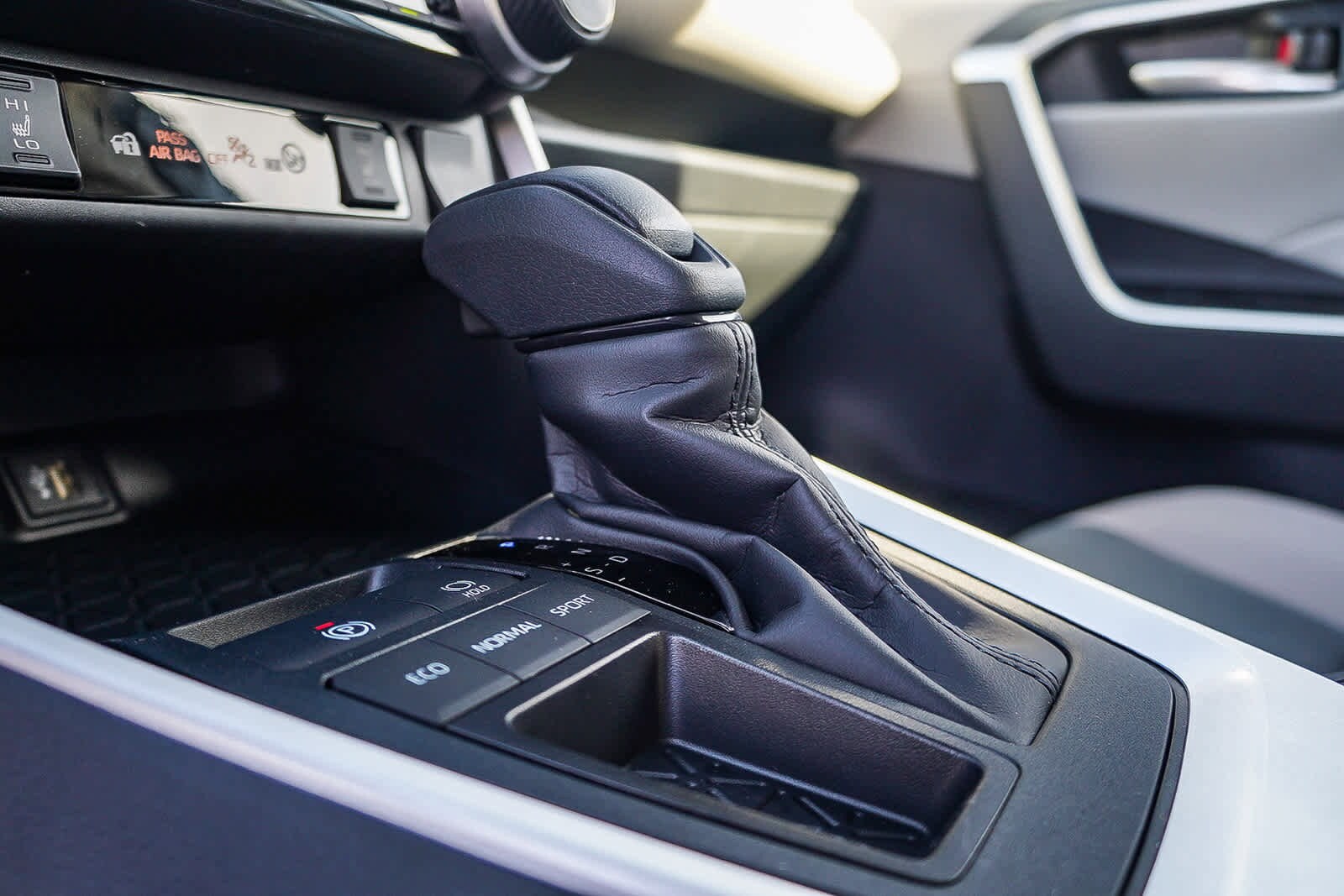 Thumbnail: 2025 Toyota RAV4 - 29