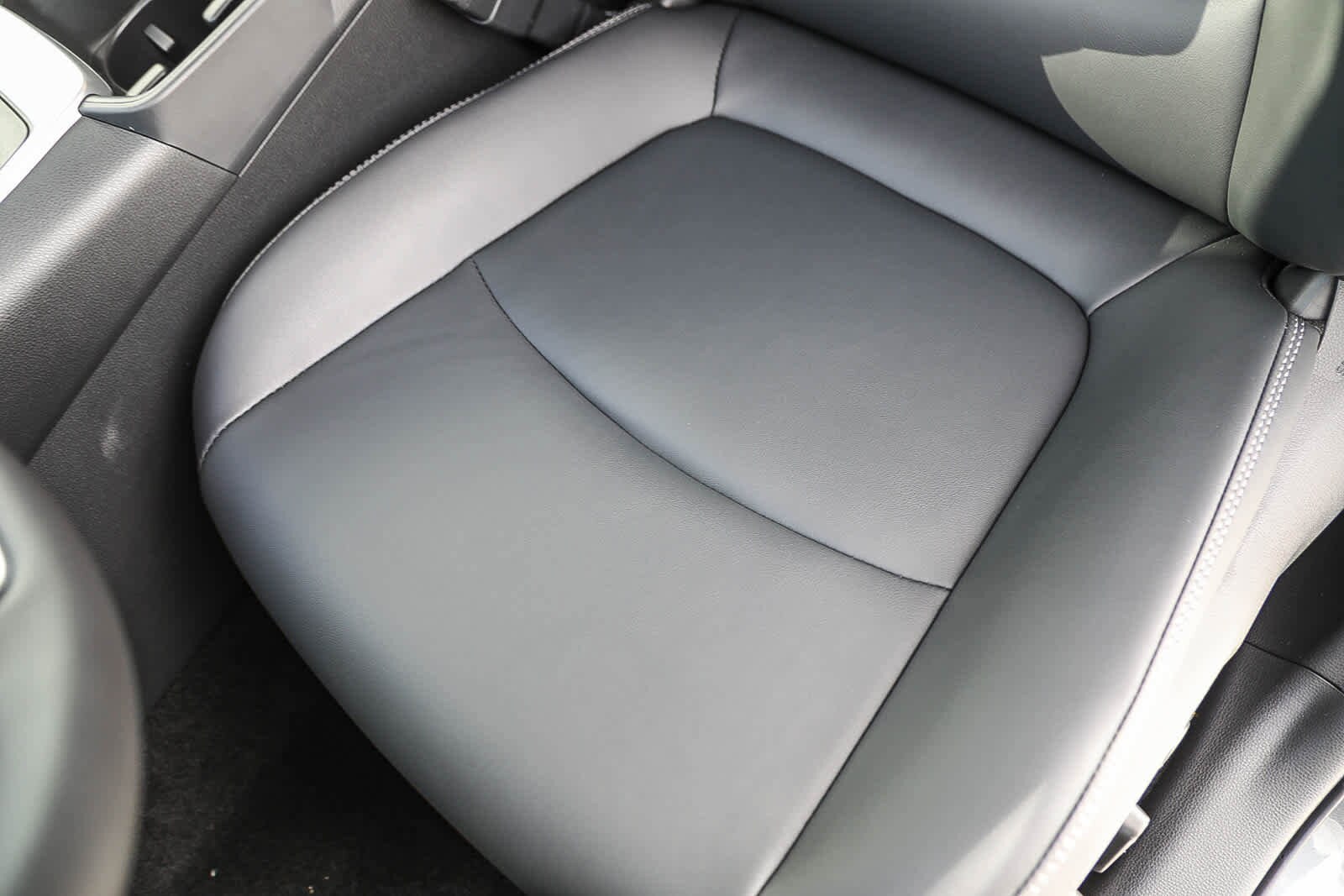 Thumbnail: 2025 Toyota RAV4 - 25