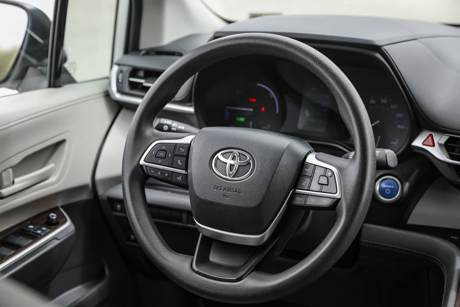 2021 Toyota Sienna LE 14
