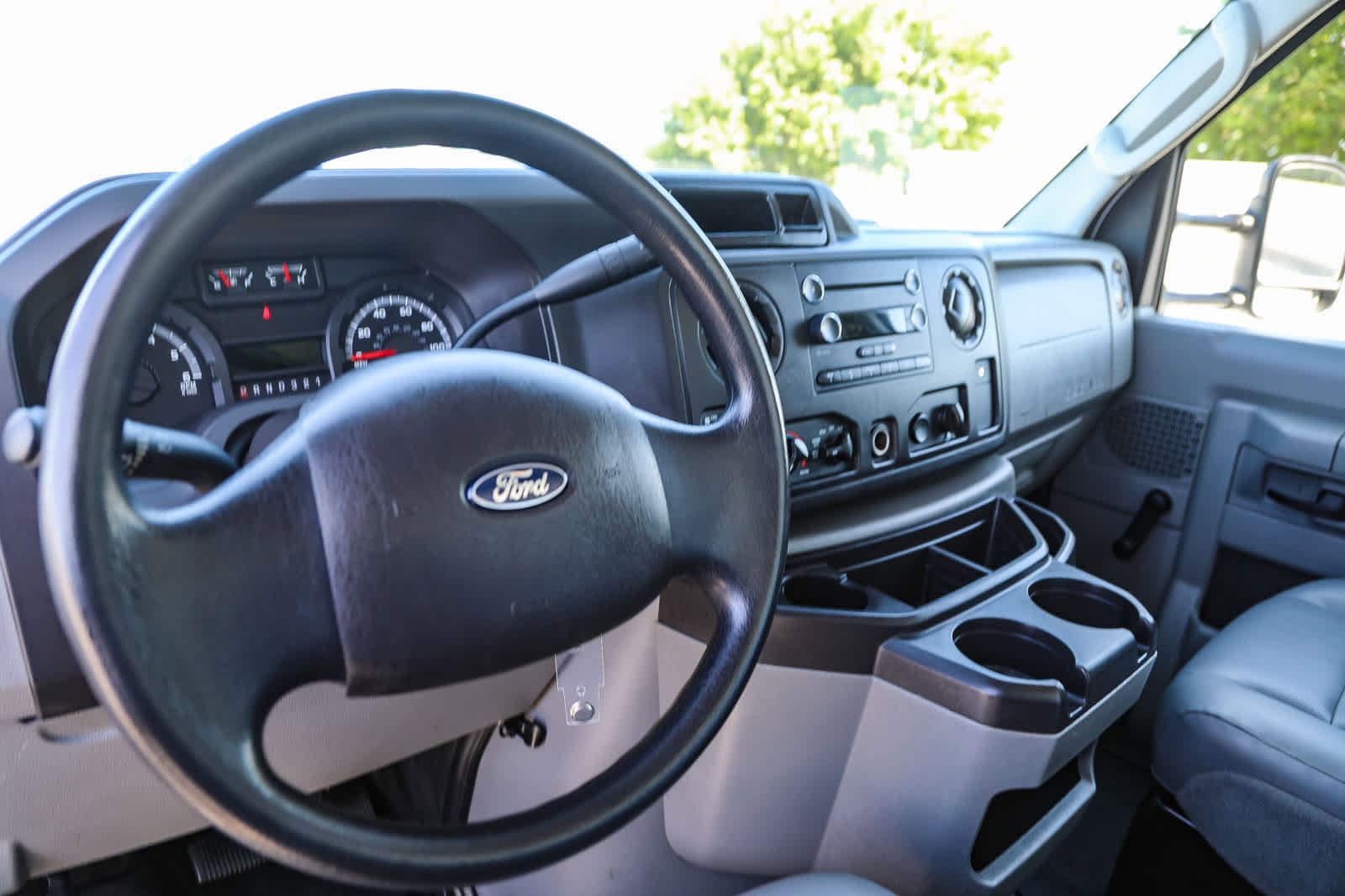 Thumbnail: 2015 Ford Econoline - 11