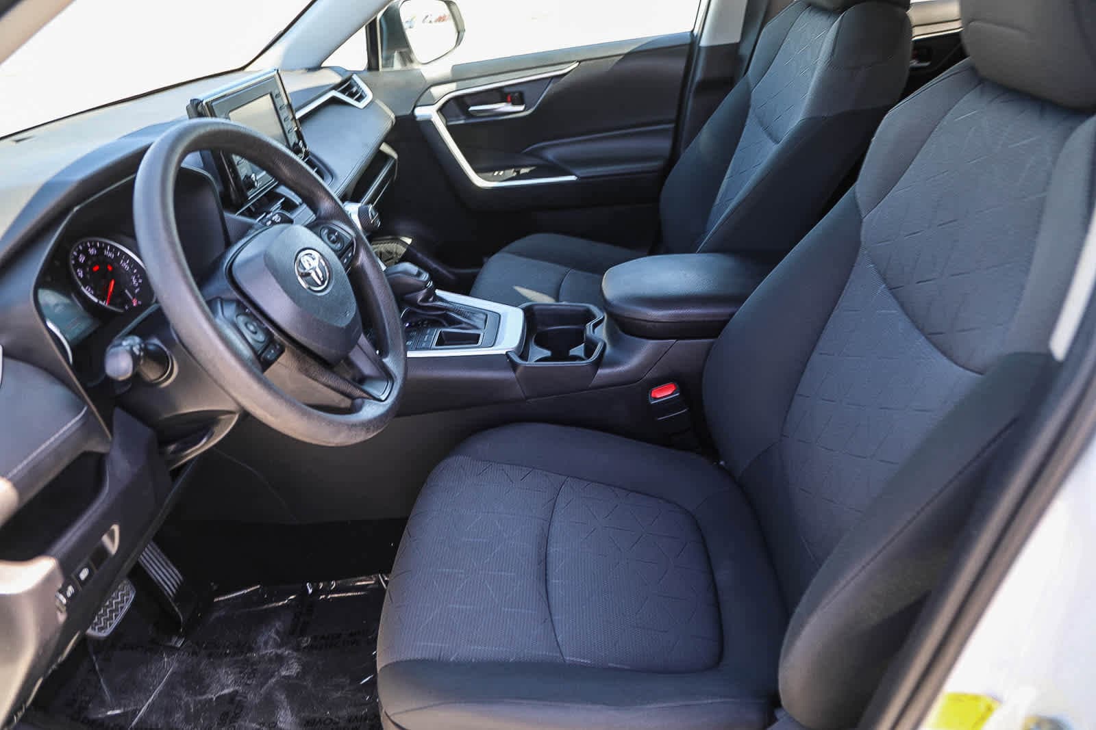 Thumbnail: 2020 Toyota RAV4 - 17