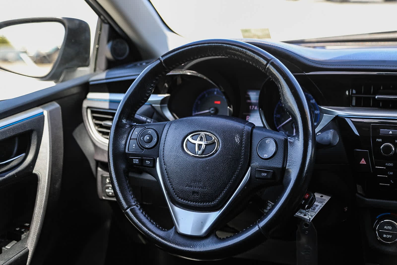 Thumbnail: 2016 Toyota Corolla - 14