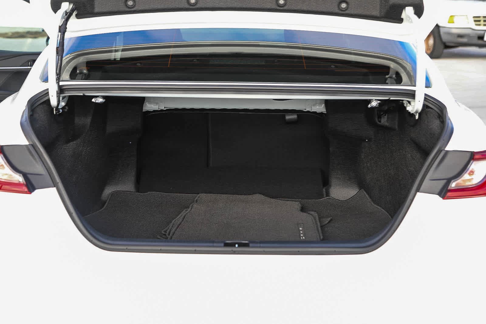 Thumbnail: 2025 Toyota Camry - 25