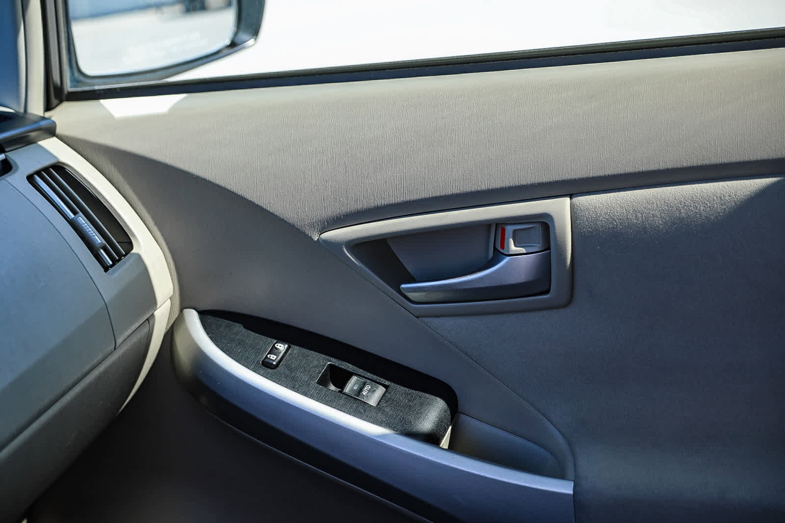 Thumbnail: 2014 Toyota Prius - 20