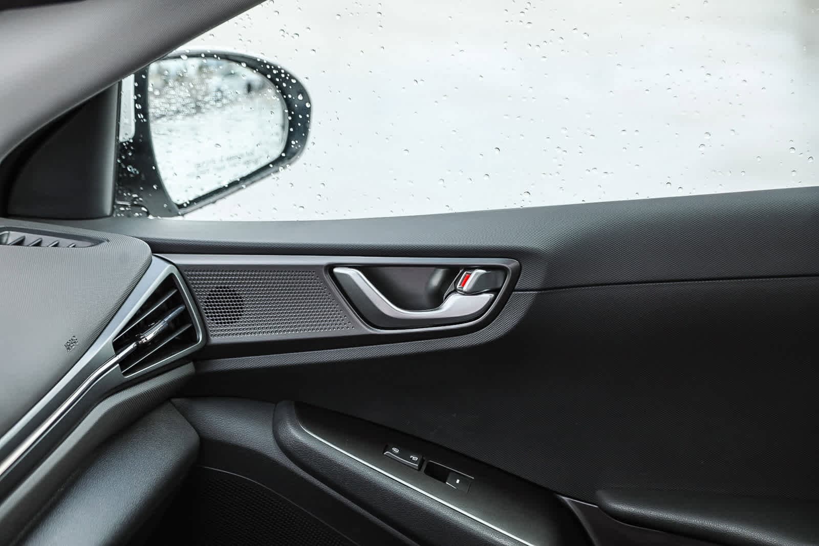 Thumbnail: 2020 Hyundai Ioniq - 18