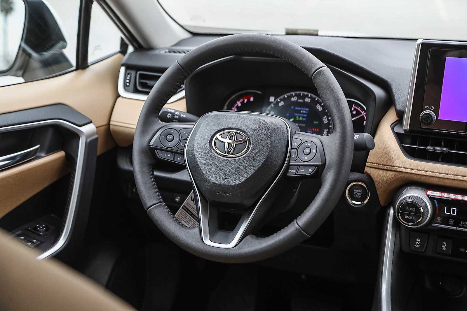 Thumbnail: 2025 Toyota RAV4 - 17