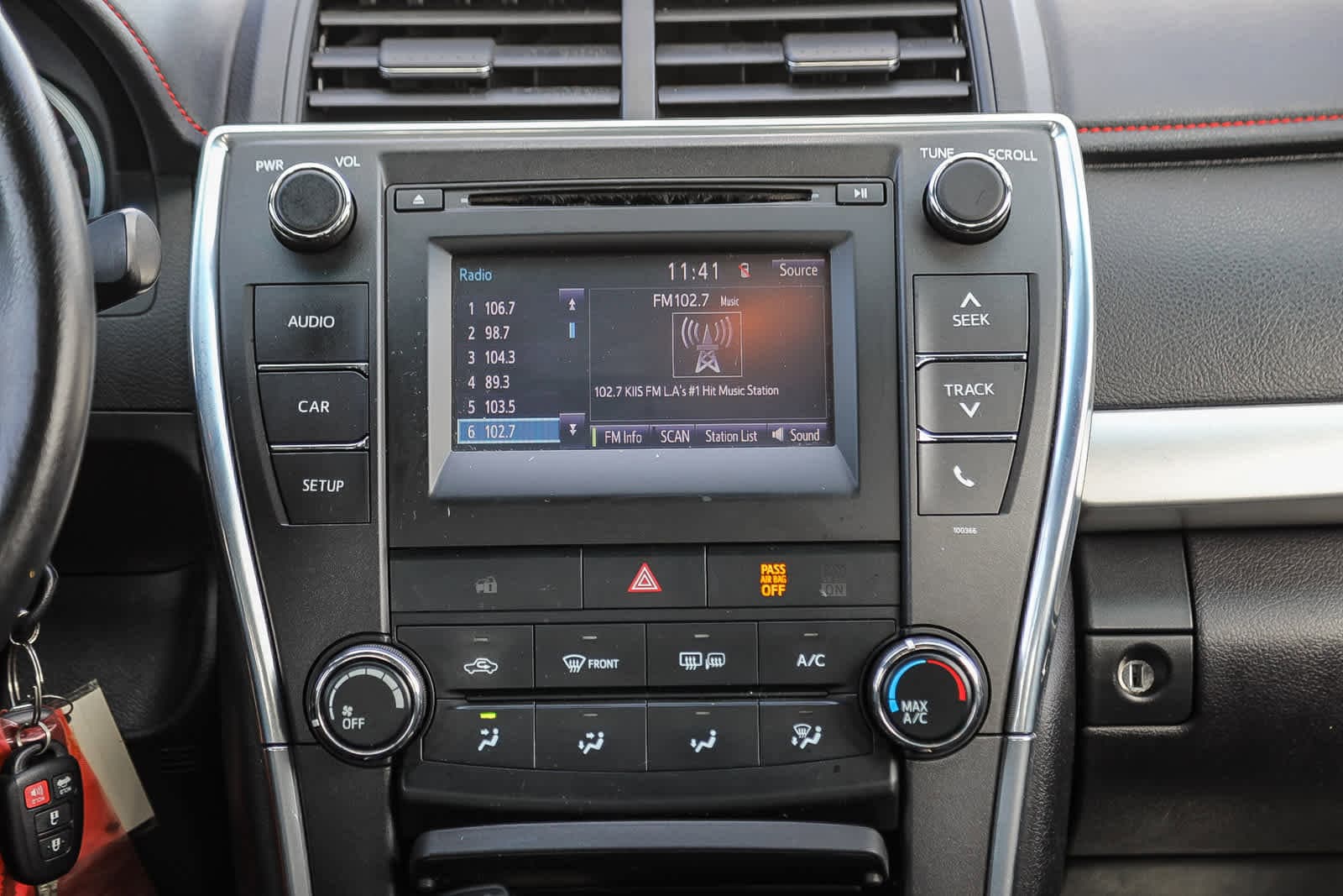 Thumbnail: 2015 Toyota Camry - 14