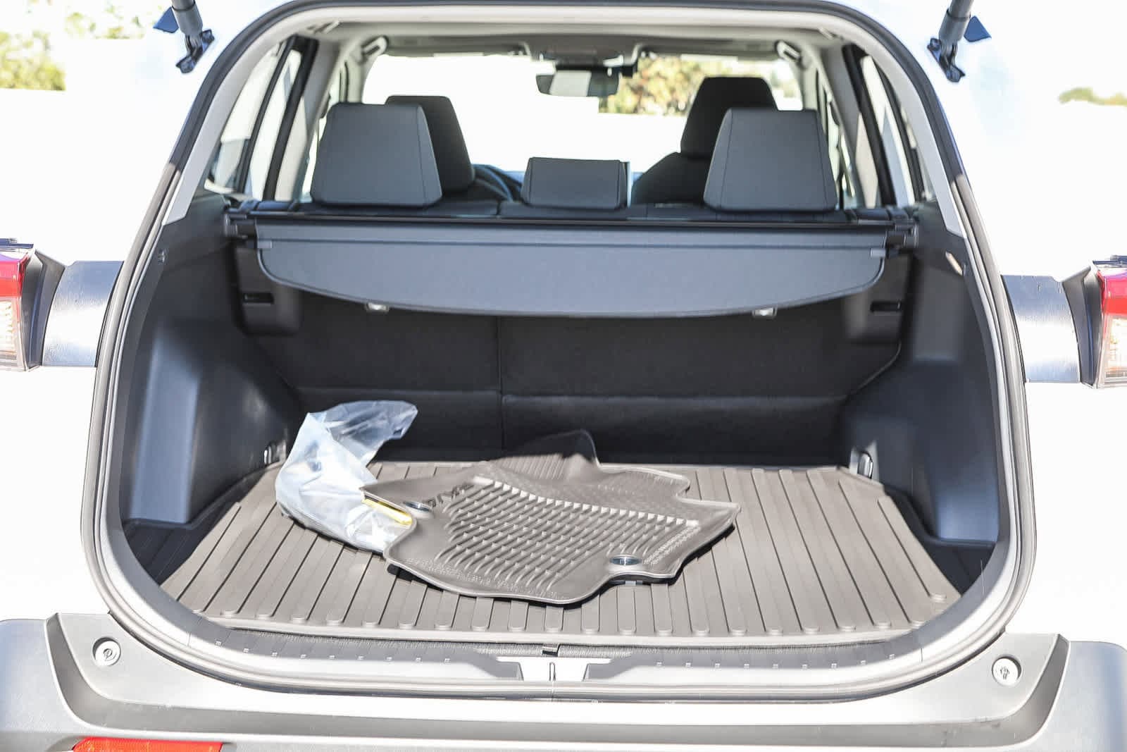 Thumbnail: 2025 Toyota RAV4 - 11