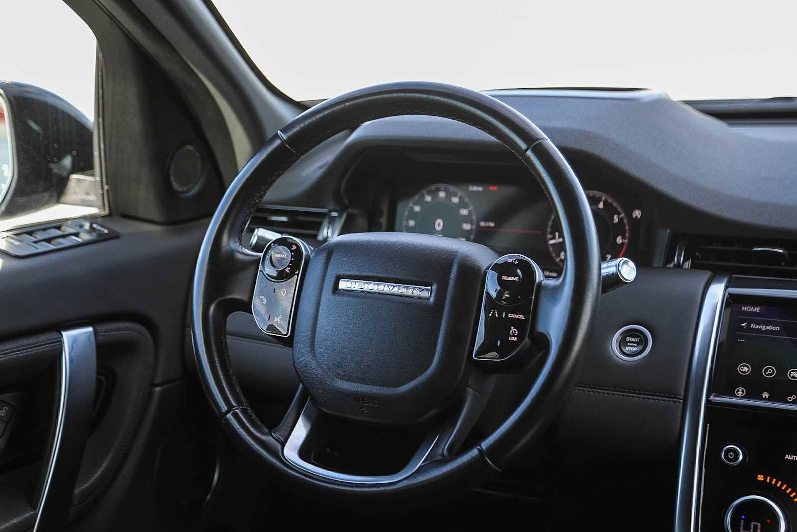 Thumbnail: 2020 Land Rover Discovery Sport - 14