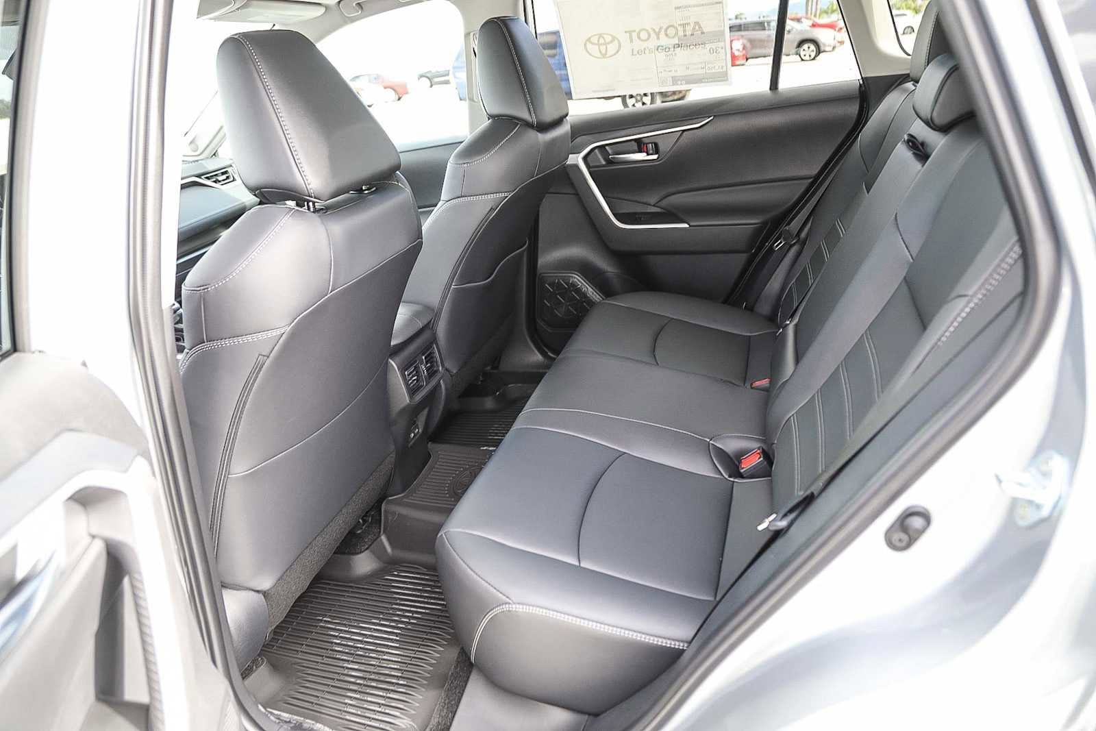 Thumbnail: 2025 Toyota RAV4 - 20