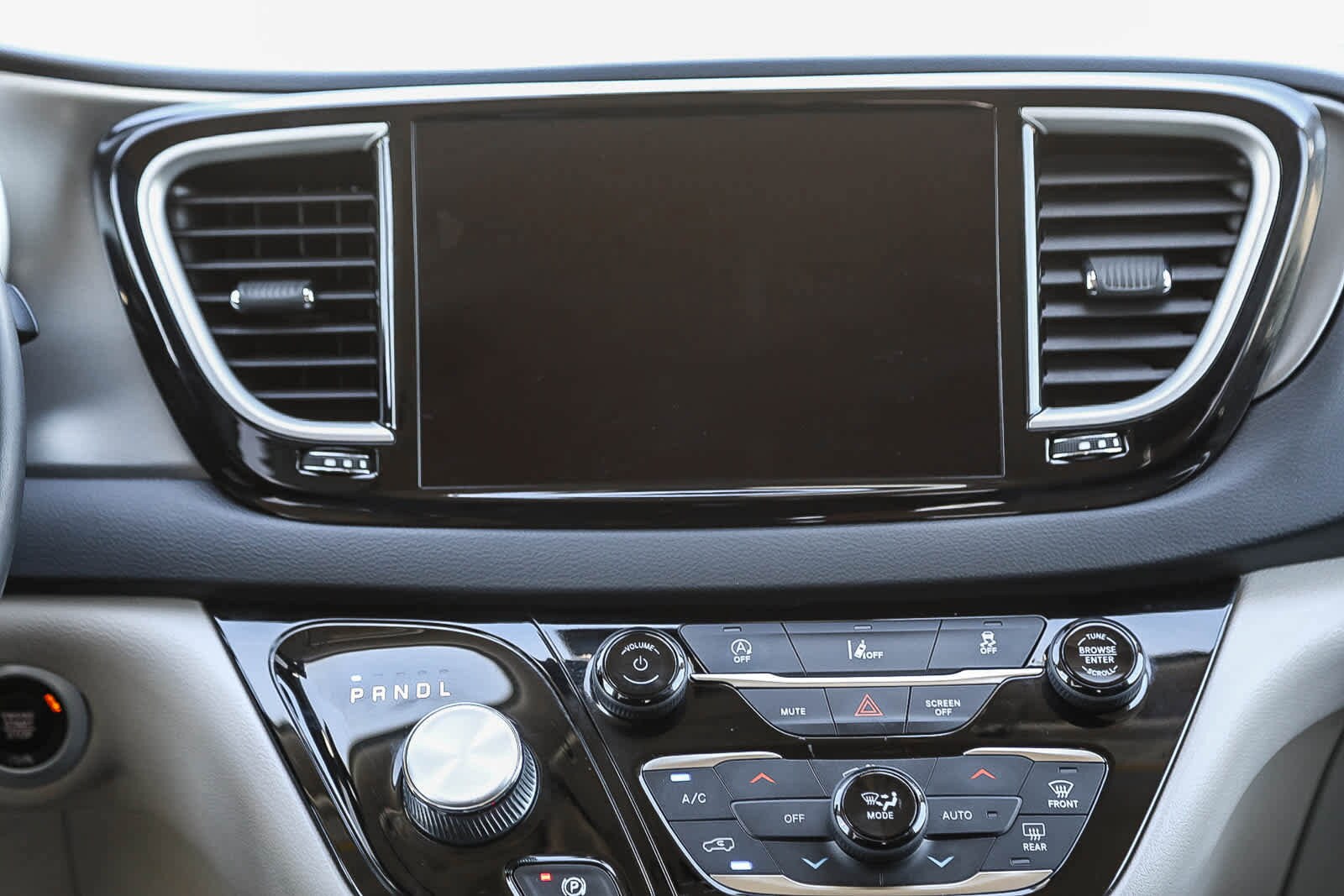 Thumbnail: 2022 Chrysler Pacifica - 14