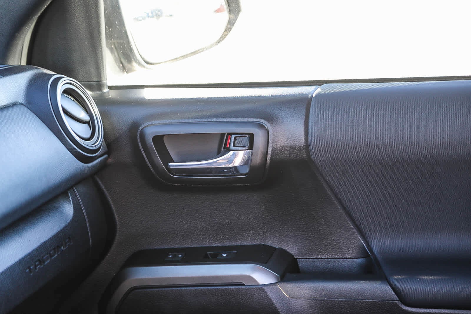 Thumbnail: 2020 Toyota Tacoma - 22