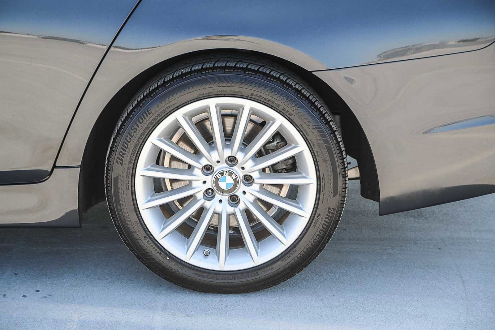 Thumbnail: 2012 BMW 5 Series - 10