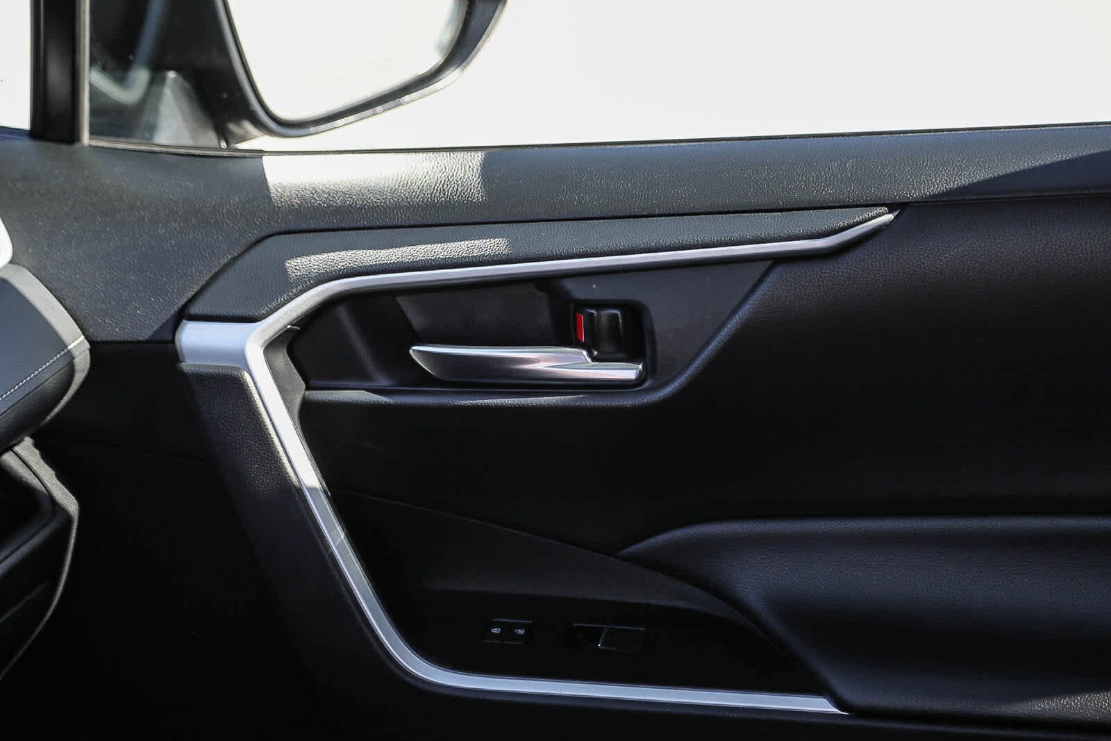 Thumbnail: 2025 Toyota RAV4 - 22