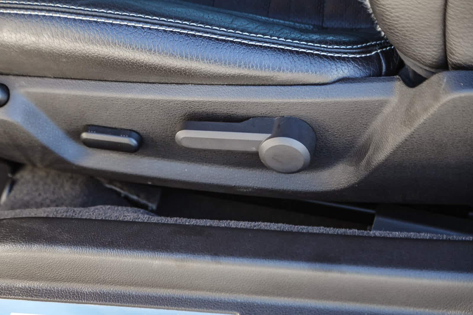 Thumbnail: 2011 Ford Mustang - 20