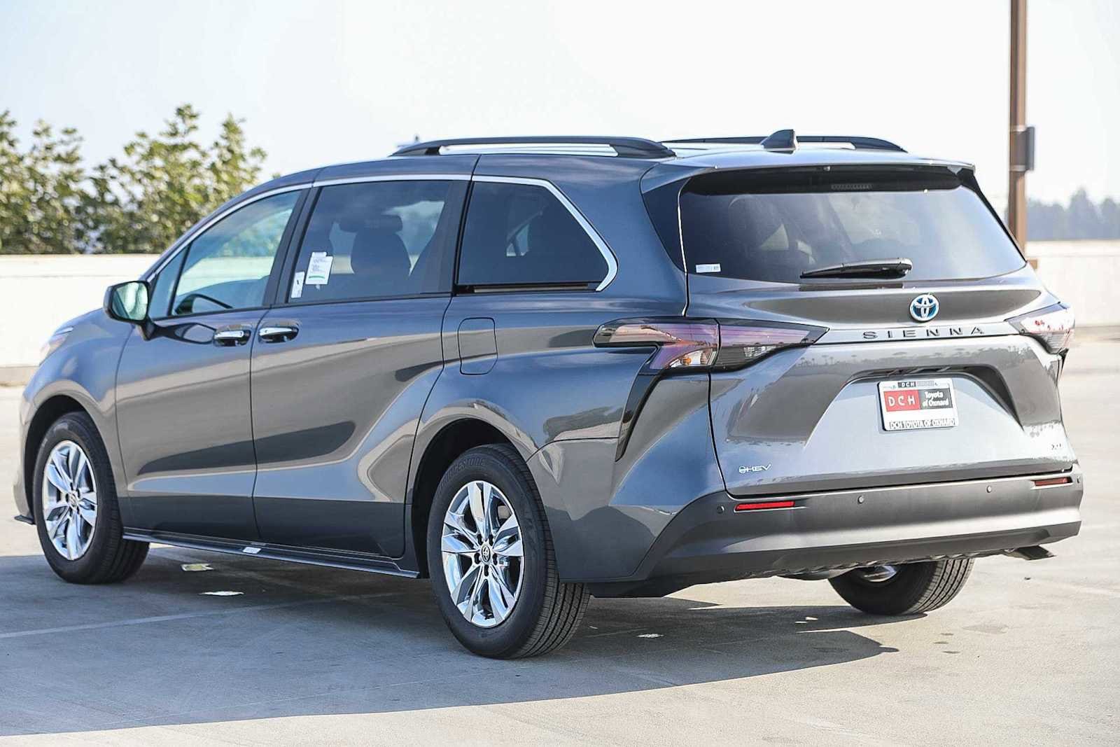 Thumbnail: 2025 Toyota Sienna - 6