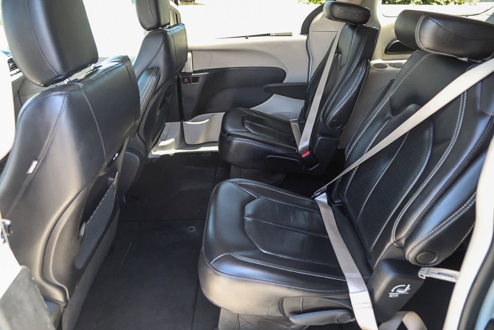 Thumbnail: 2022 Chrysler Pacifica - 17