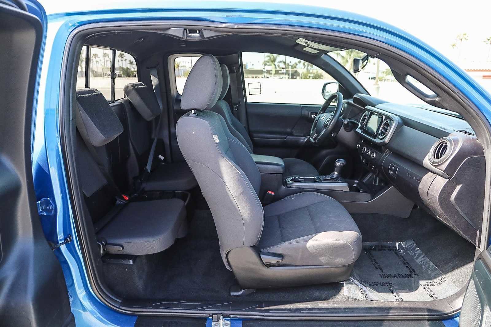 Thumbnail: 2016 Toyota Tacoma - 16
