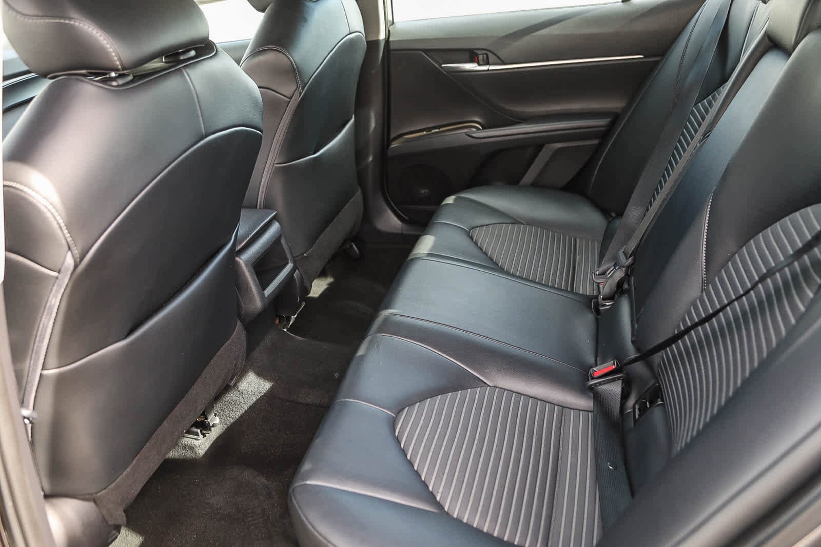 Thumbnail: 2022 Toyota Camry - 18