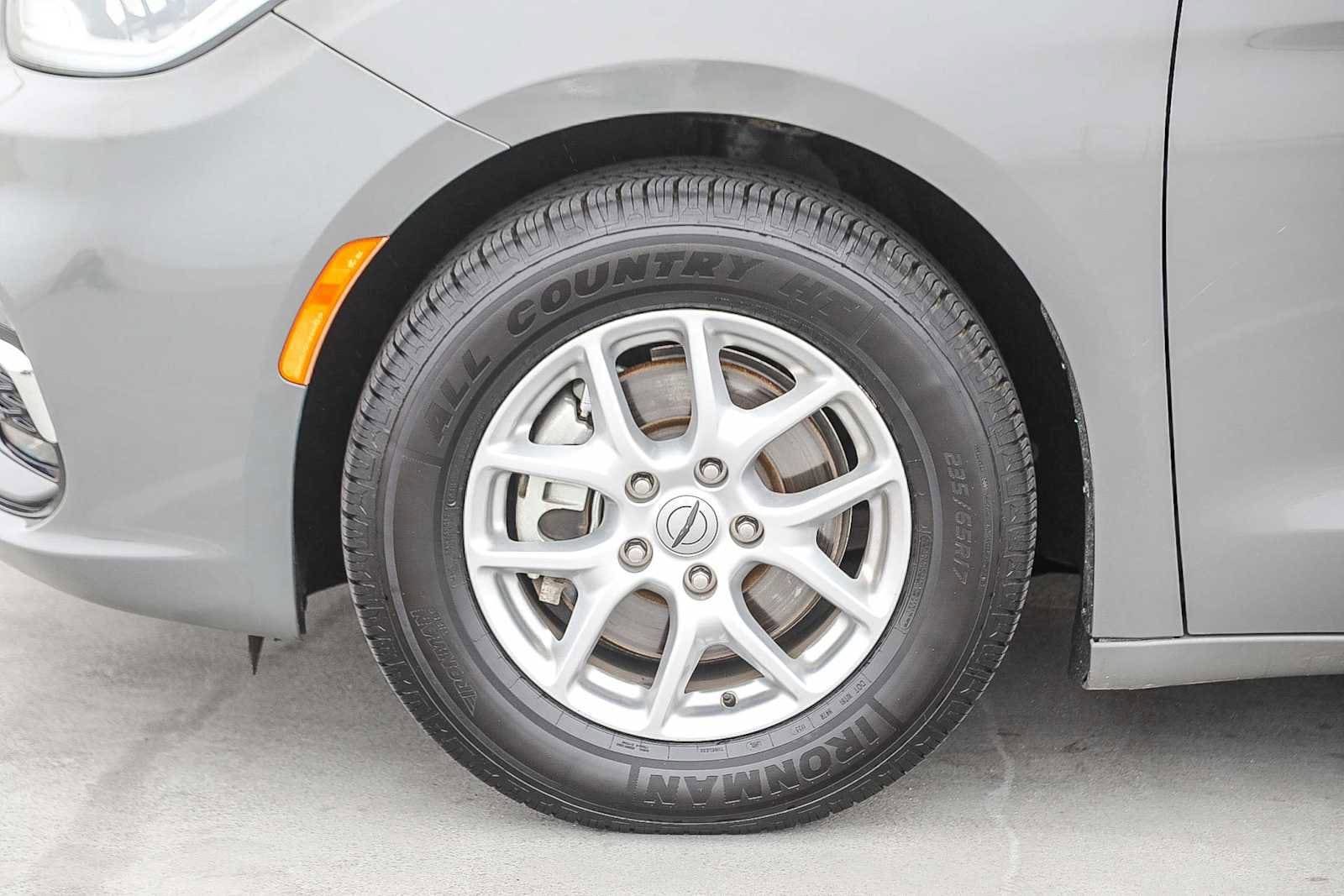 Thumbnail: 2022 Chrysler Pacifica - 10