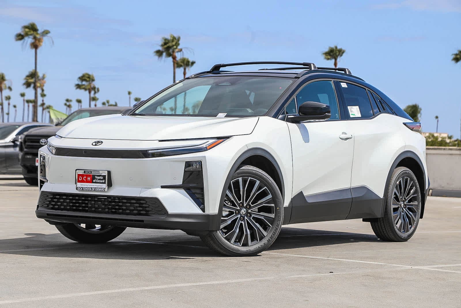2026 Toyota C-HR XSE Wind Chill Pearl with Midnight Black Metallic