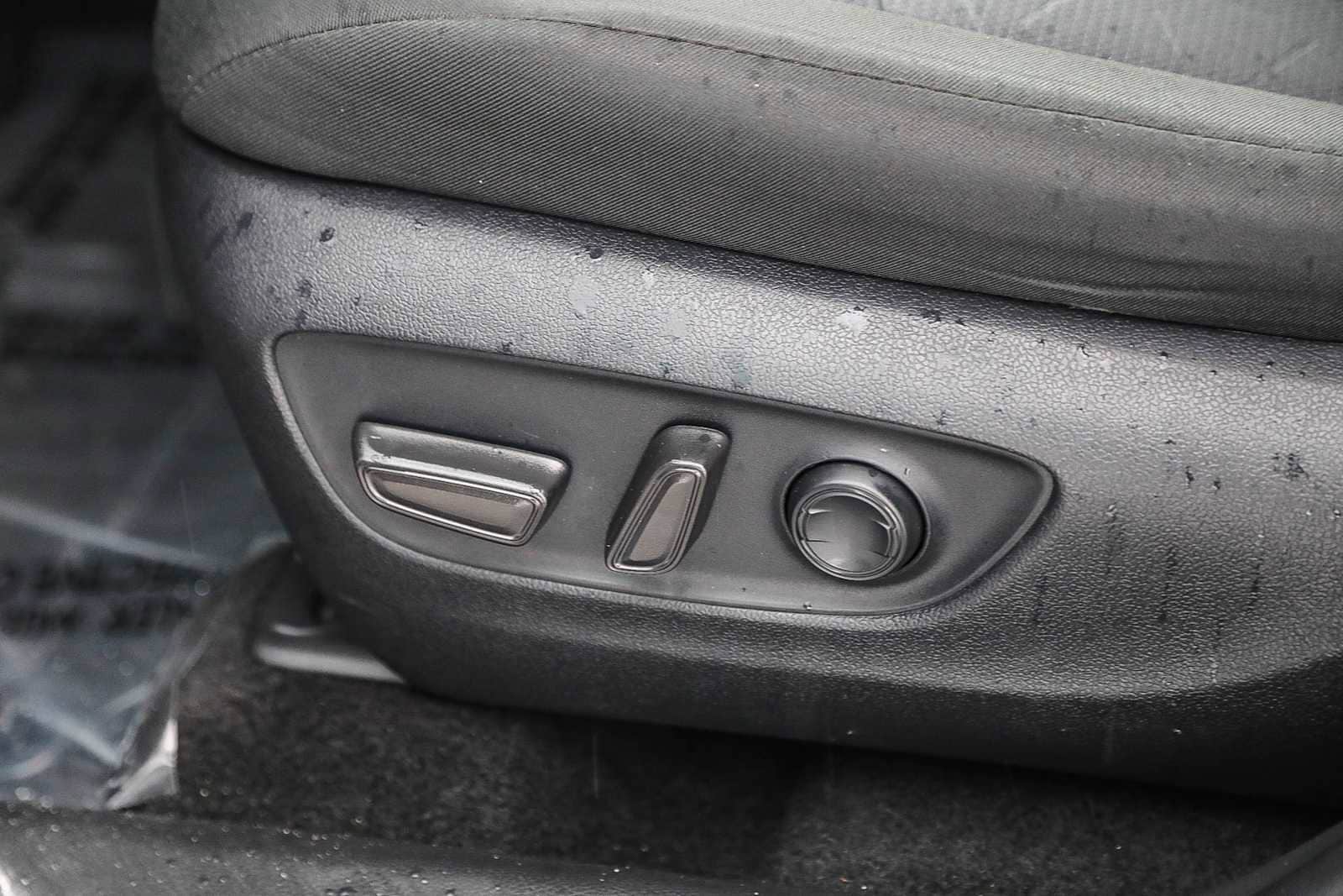 Thumbnail: 2022 Toyota RAV4 - 20