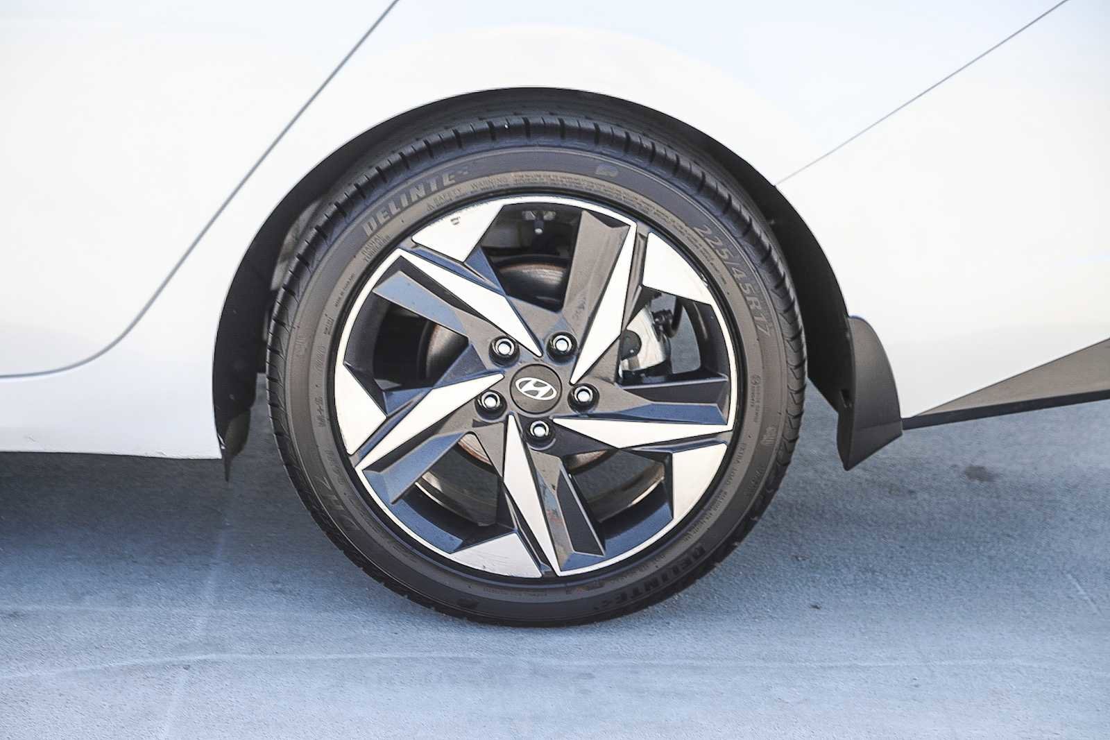 Thumbnail: 2022 Hyundai Elantra - 10